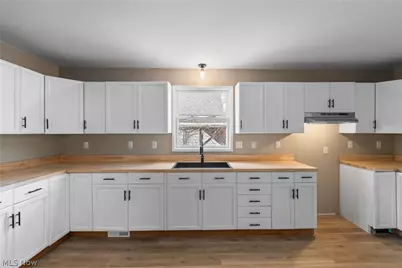 75 W Dartmore Avenue, Akron, OH 44301 - Photo 10