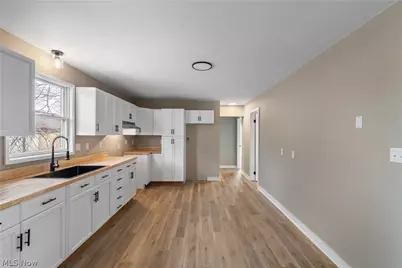 75 W Dartmore Avenue, Akron, OH 44301 - Photo 8