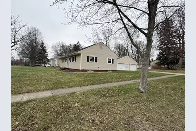 334 W Park Boulevard, Medina, OH 44256 - Photo 2