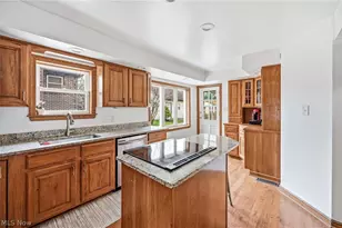 1724 Chestnut Blvd, Cuyahoga Falls, OH 44223 - Photo 8