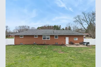 3335 Meadowwood Street NW, Massillon, OH 44646 - Photo 2
