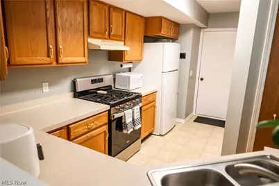 2146 Stonehenge Circle, Akron, OH 44319 - Photo 10