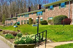 6910 Carriage Hill Dr, Brecksville, OH 44141 - Photo 4