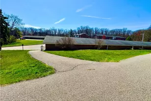 6910 Carriage Hill Dr, Brecksville, OH 44141 - Photo 18