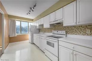 12520 Edgewater Dr, Oakwood, OH 44107 - Photo 14