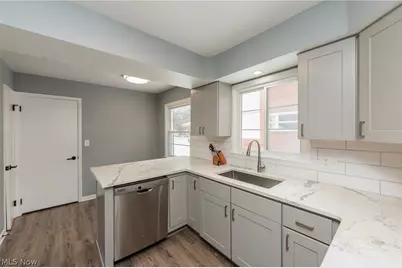 2539 Warrensville Center Road #Down, University Heights, OH 44118 - Photo 16