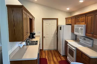 945 E Jackson St, Millersburg, OH 44654 - Photo 4