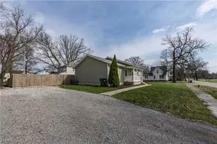 195 E Pennsylvania Ave, Sebring, OH 44672 - Photo 4