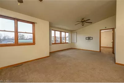 223 E 9th Street, Uhrichsville, OH 44683 - Photo 10
