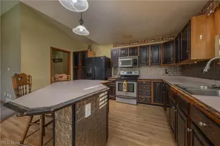 223 E 9th St, Uhrichsville, OH 44683 - Photo 14