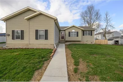 223 E 9th Street, Uhrichsville, OH 44683 - Photo 2