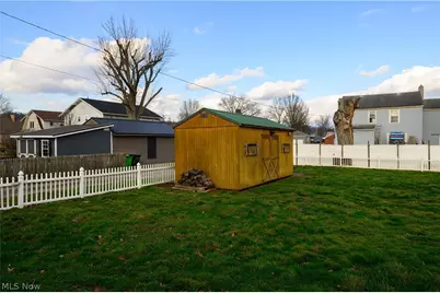 223 E 9th Street, Uhrichsville, OH 44683 - Photo 8