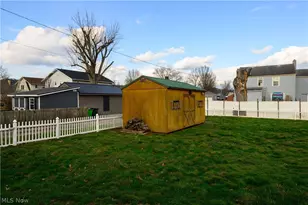 223 E 9th St, Uhrichsville, OH 44683 - Photo 8