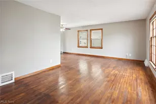9504 S Highland Ave, Garfield Heights, OH 44125 - Photo 6