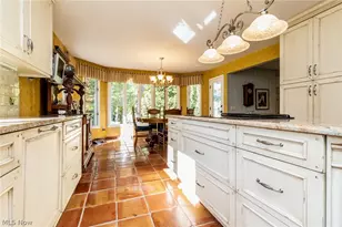 29249 Orangewood Dr, Orange, OH 44122 - Photo 12