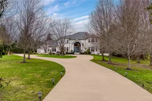 25 Brandon Ct, Moreland Hills, OH 44022 - Photo 2