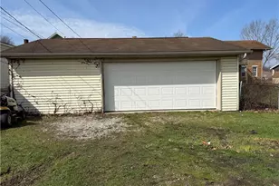 717 N Dawson St, Uhrichsville, OH 44683 - Photo 4