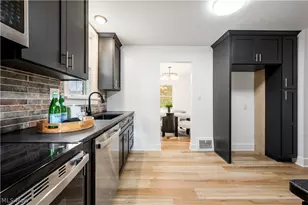 3750 Bainbridge Rd, Cleveland Heights, OH 44118 - Photo 10