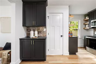 3750 Bainbridge Rd, Cleveland Heights, OH 44118 - Photo 12