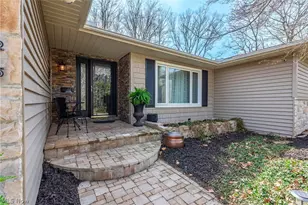 257 Windward Dr, Elyria, OH 44035 - Photo 2