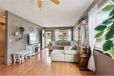 134 Hazelwood Avenue, Barberton, OH 44203 - Photo 6