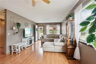 134 Hazelwood Ave, Barberton, OH 44203 - Photo 6