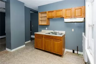 2142 W 105th St, Loveland, OH 44102 - Photo 8