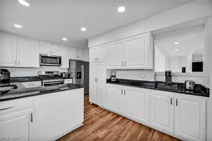 32321 Lakeshore Blvd, Willowick, OH 44095 - Photo 18