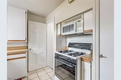 15606 Scottsdale Boulevard, Huber Heights, OH 44120 - Photo 12