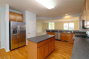 9119 Chatham Cir, North Ridgeville, OH 44039 - Photo 8