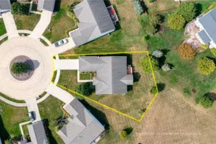 9119 Chatham Cir, North Ridgeville, OH 44039 - Photo 4