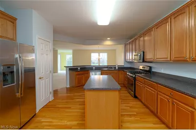 9119 Chatham Circle, North Ridgeville, OH 44039 - Photo 10