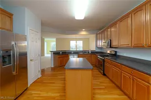 9119 Chatham Cir, North Ridgeville, OH 44039 - Photo 10