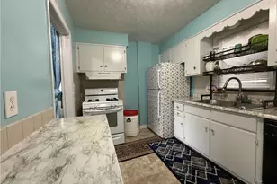 1068 Easton Dr, Akron, OH 44310 - Photo 10