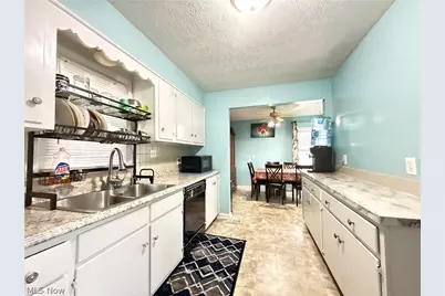 1068 Easton Drive, Akron, OH 44310 - Photo 8