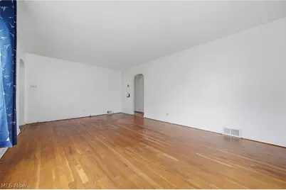 163 E Ford Avenue, Barberton, OH 44203 - Photo 6