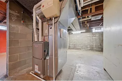 163 E Ford Avenue, Barberton, OH 44203 - Photo 30