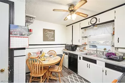 942 Bellflower Avenue SW, Canton, OH 44710 - Photo 6