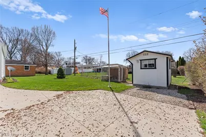 2883 Sharonwood Avenue NW, Canton, OH 44708 - Photo 6