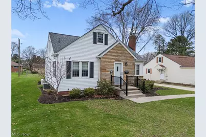 2883 Sharonwood Avenue NW, Canton, OH 44708 - Photo 2