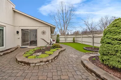 22137 Meadownorth Court, Strongsville, OH 44149 - Photo 32