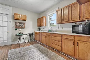 430 W Oxford St, Alliance, OH 44601 - Photo 2