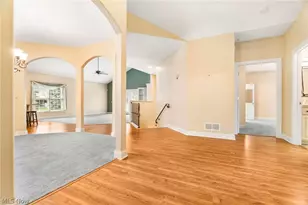 2041 Penhurst Cir NE, North Canton, OH 44720 - Photo 8