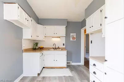 1582 Evergreen Avenue, Akron, OH 44301 - Photo 12