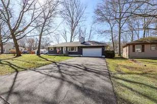 17997 Hillcrest Dr, Lake Milton, OH 44429 - Photo 4