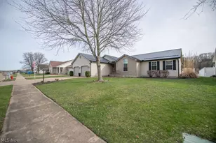 316 Creekside Rd SE, New Philadelphia, OH 44663 - Photo 2