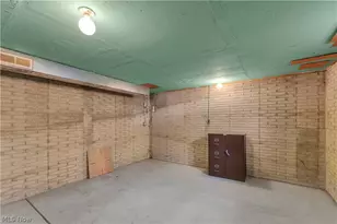 586 Abbe Rd, Sheffield Lake, OH 44054 - Photo 30