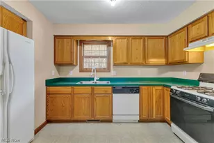 586 Abbe Rd, Sheffield Lake, OH 44054 - Photo 10