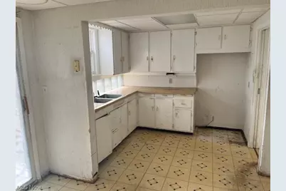 5127 Erwin Street, Maple Heights, OH 44137 - Photo 8