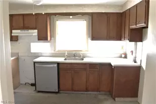 231 Trumbull Ave NE, Warren, OH 44483 - Photo 10